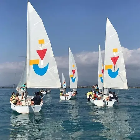 Frente Al Puerto Y Junto A La Playa Del Arenal